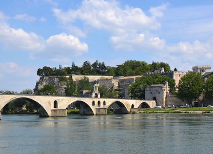 _Sur_le_Pont_d'Avignon.jpg